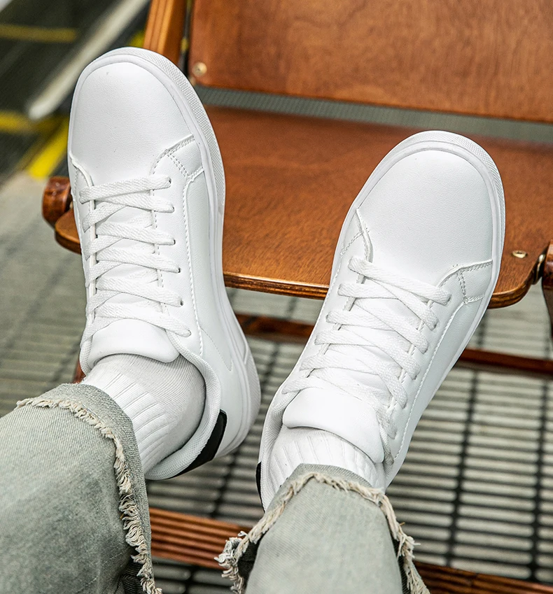 Business Casual Men’s Shoes Soft Women Shoes Comfortable Casual PU Leather Shoes for Men Autumn Solid White Men Sneakers